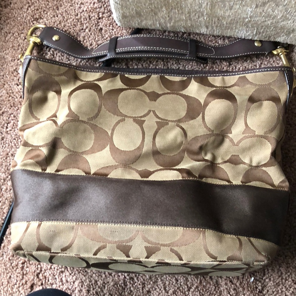 Coach authentic purse!! GREAT DEAL!!